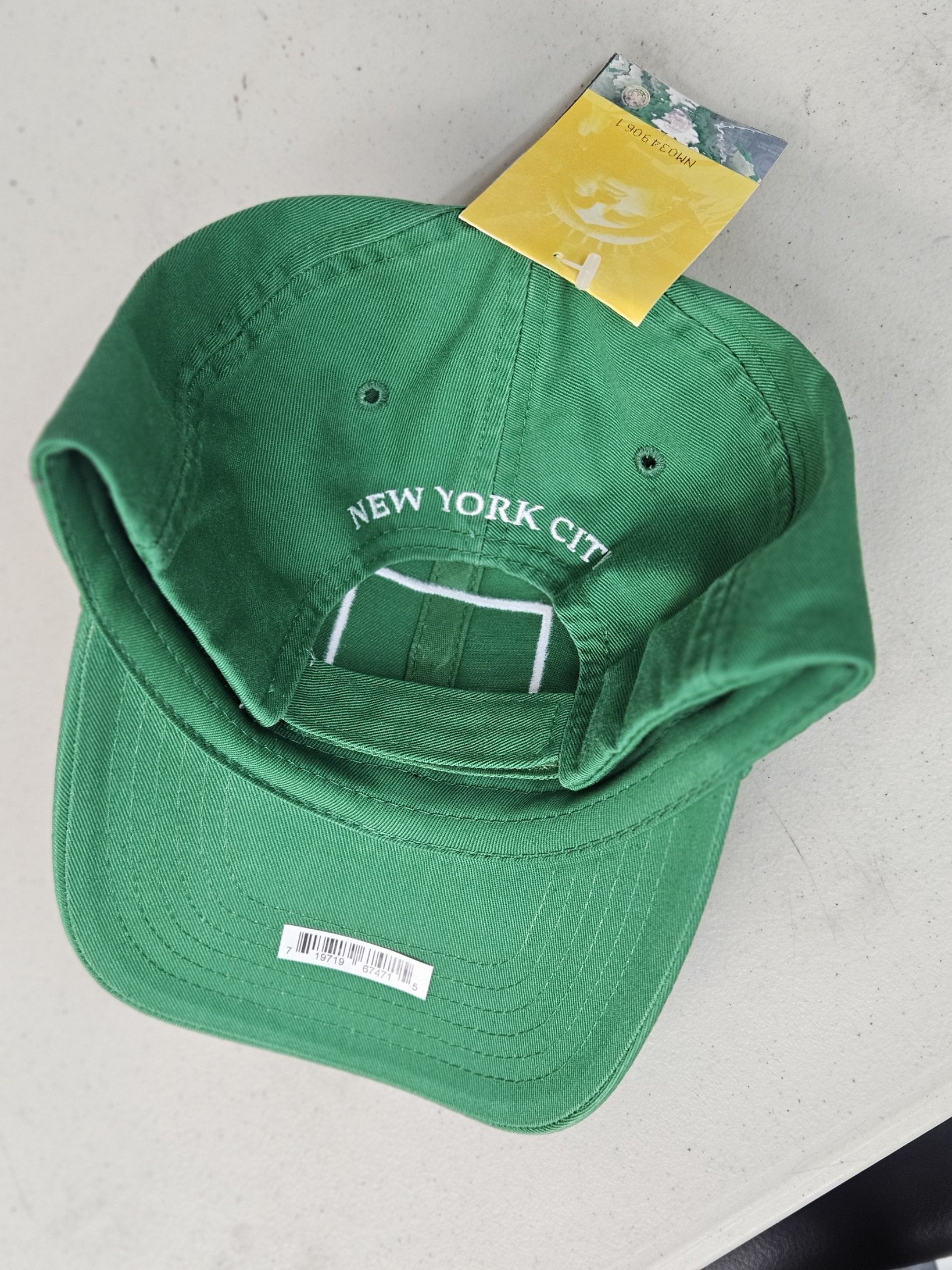 Central Park Baseball Hat / Officially Licensed (Adult Unisex, Green & White)