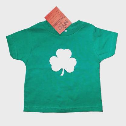 Kleeblatt-Baby-T-Shirt (einfarbiges Design, irisches Grün)